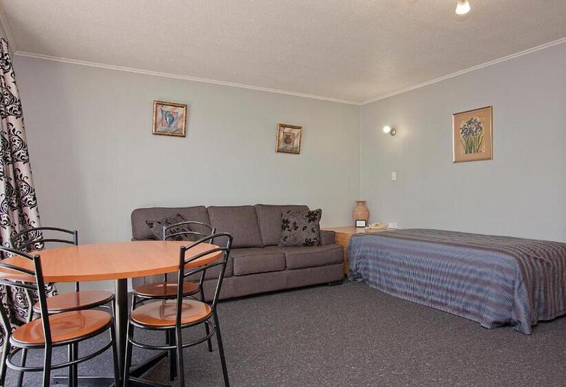 דירת חדר, Coronation Park Motels