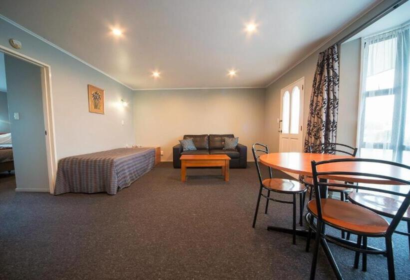 דירת חדר, Coronation Park Motels