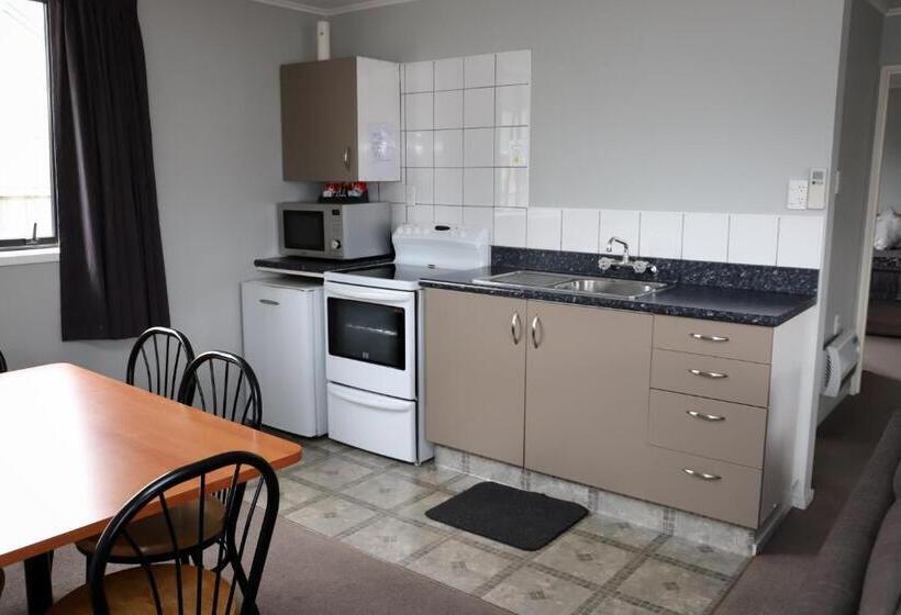 דירת חדר, Coronation Park Motels