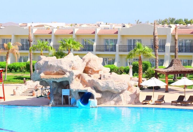 اتاق لوکس با چشم‌انداز استخر, Doubletree By Hilton Sharm El Sheikh  Sharks Bay Resort