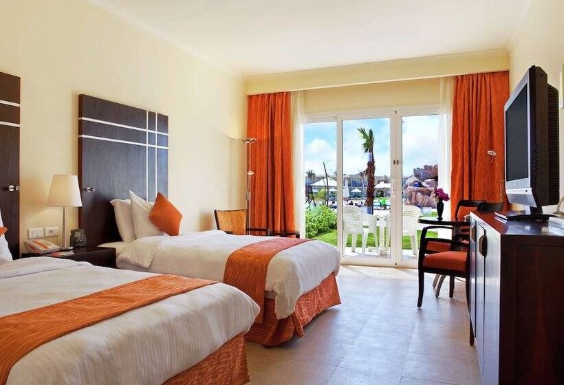 Medencére Néző Deluxe Szoba, Doubletree By Hilton Sharm El Sheikh Sharks Bay Resort