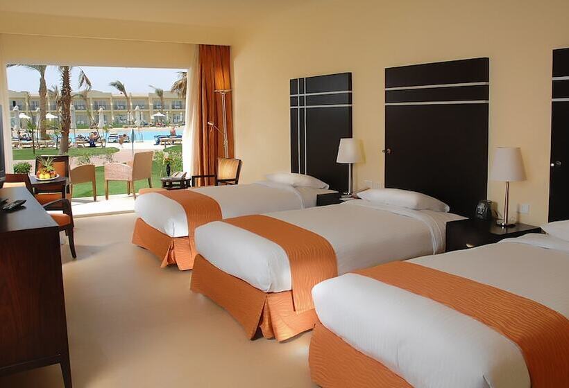 Medencére Néző Deluxe Szoba, Doubletree By Hilton Sharm El Sheikh Sharks Bay Resort