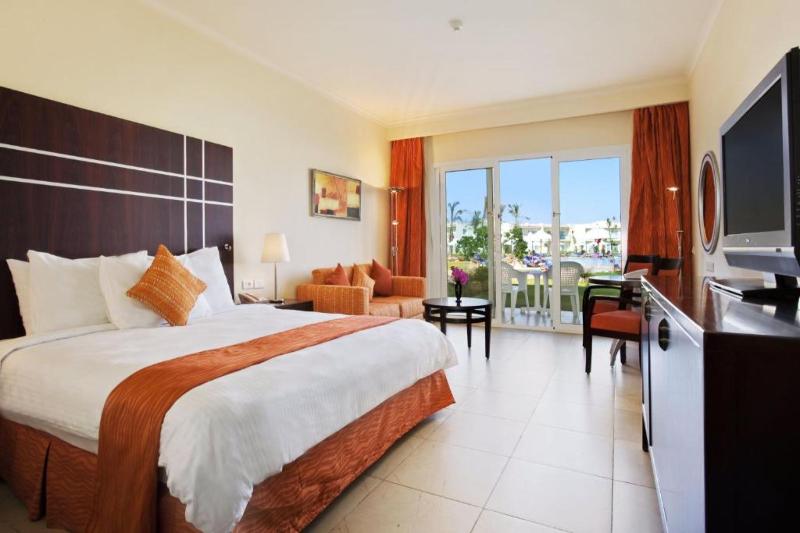 اتاق لوکس با چشم‌انداز استخر, Doubletree By Hilton Sharm El Sheikh  Sharks Bay Resort