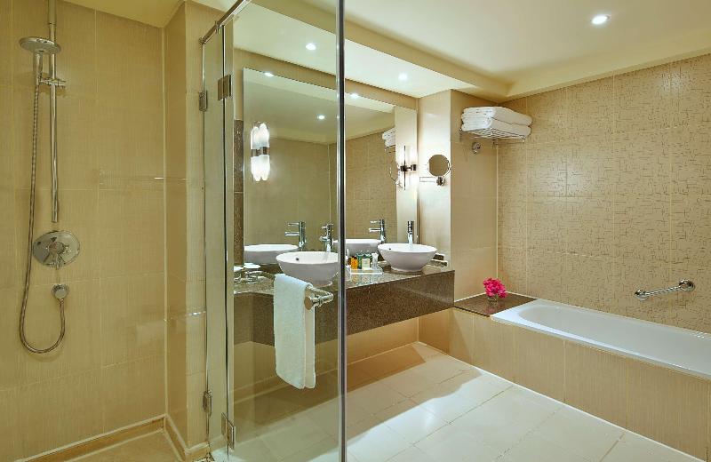 اتاق لوکس با چشم‌انداز استخر, Doubletree By Hilton Sharm El Sheikh  Sharks Bay Resort