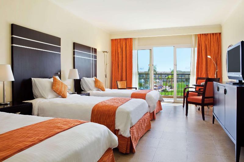 Háromágyas Deluxe Szoba, Doubletree By Hilton Sharm El Sheikh Sharks Bay Resort