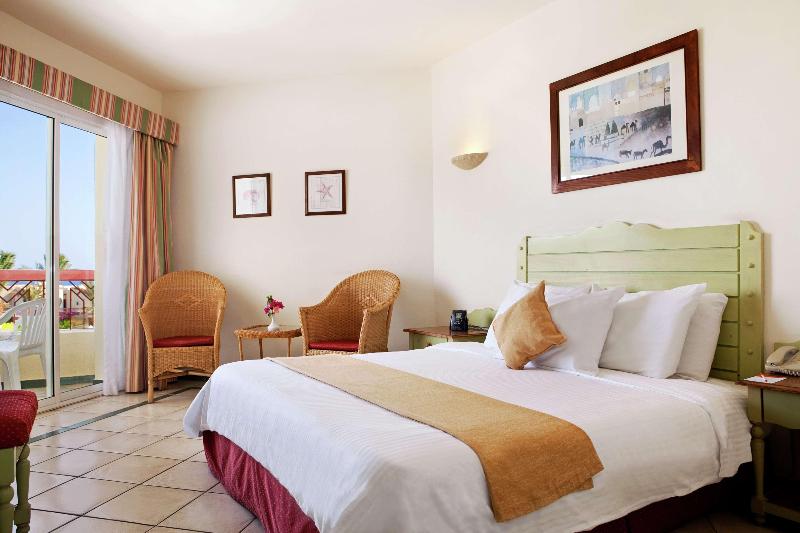 Standard Szoba King Size Bed, Doubletree By Hilton Sharm El Sheikh Sharks Bay Resort
