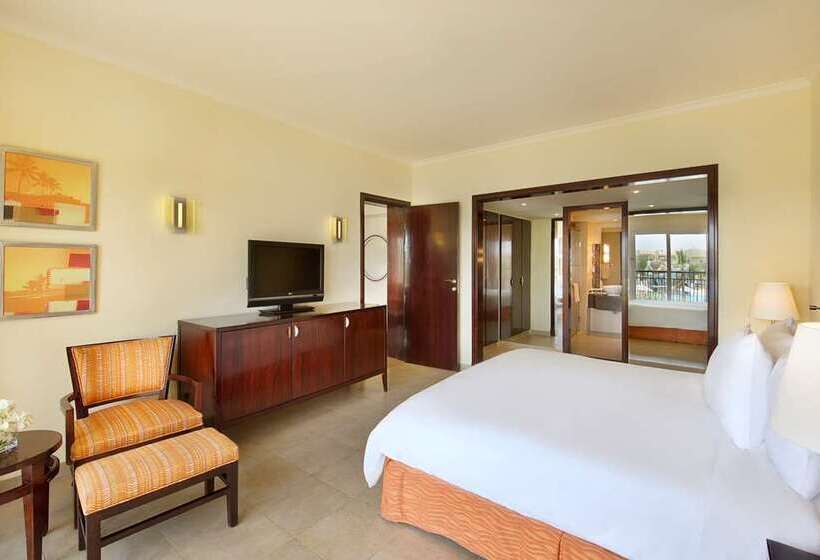 سوییت با چشمانداز استخر, Doubletree By Hilton Sharm El Sheikh  Sharks Bay Resort