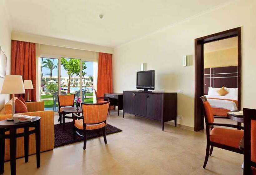 سوییت با چشم‌انداز استخر, Doubletree By Hilton Sharm El Sheikh  Sharks Bay Resort