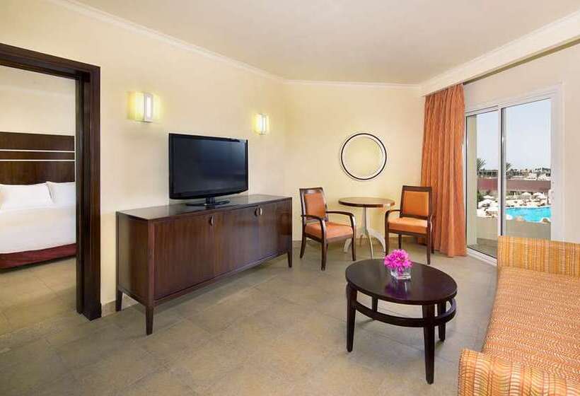 Medencére Néző Lakosztály, Doubletree By Hilton Sharm El Sheikh Sharks Bay Resort