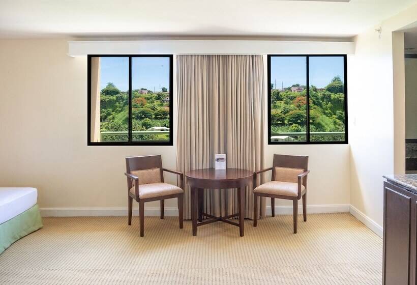 اتاق استاندارد چهار تخته, Holiday Resort & Spa Guam