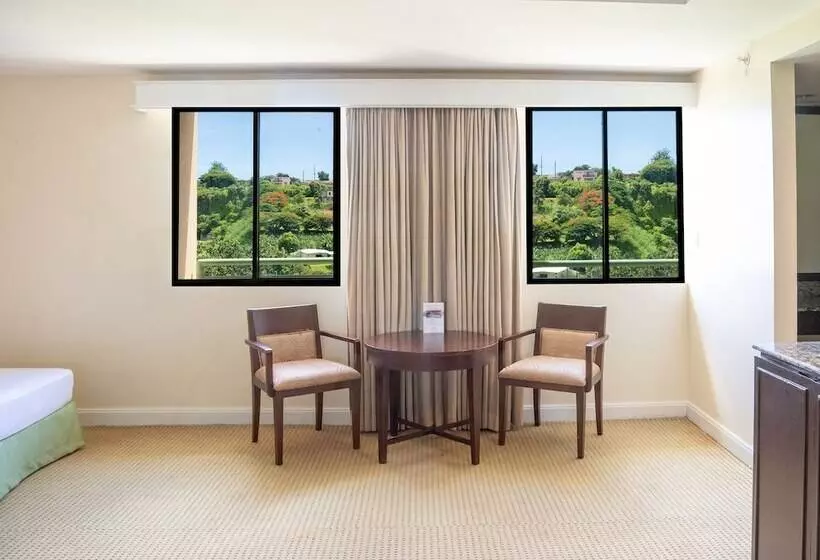 اتاق استاندارد چهار تخته, Holiday Resort & Spa Guam