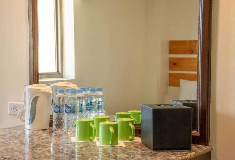 اتاق استاندارد چهار تخته, Holiday Resort & Spa Guam