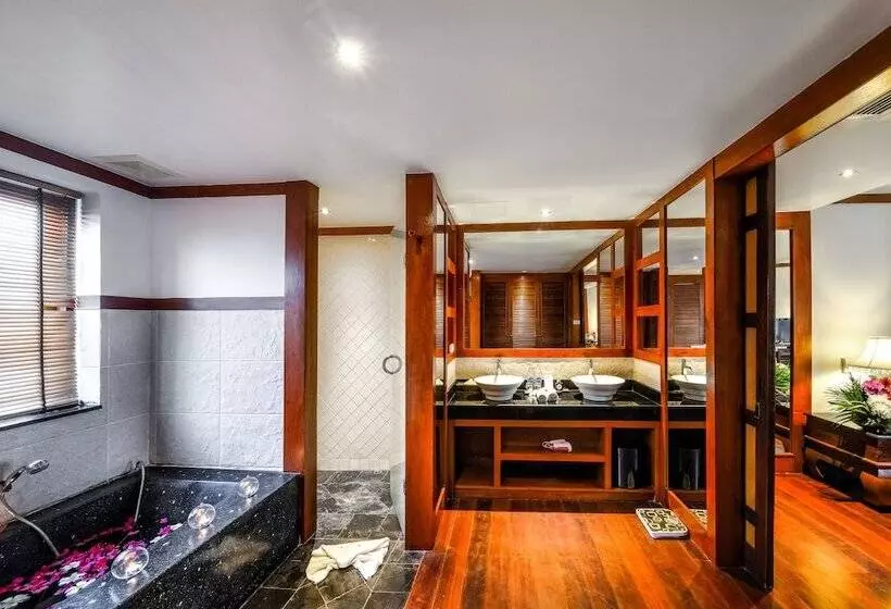 اتاق لوکس با چشم‌انداز استخر, Baan Yin Dee Boutique Resort Phuket   Sha Plus