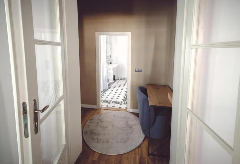 اتاق لوکس با تخت بزرگ, Domus Balthasar Boutique