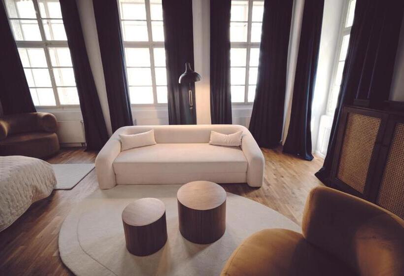 اتاق لوکس با تخت بزرگ, Domus Balthasar Boutique