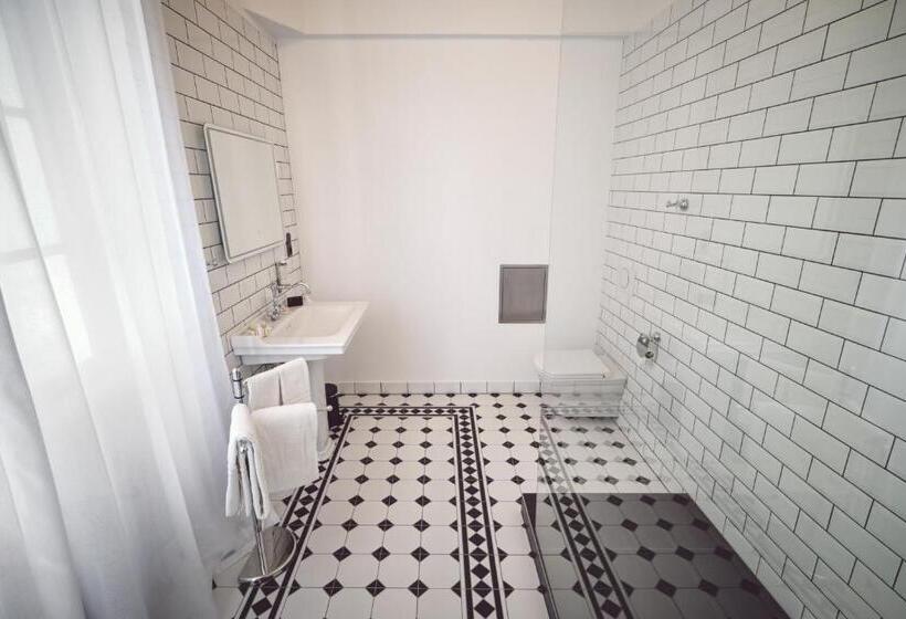 اتاق لوکس با تخت بزرگ, Domus Balthasar Boutique