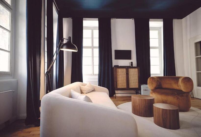 اتاق لوکس با تخت بزرگ, Domus Balthasar Boutique