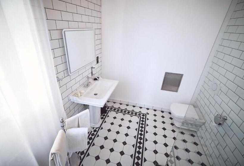 اتاق لوکس با تخت بزرگ, Domus Balthasar Boutique