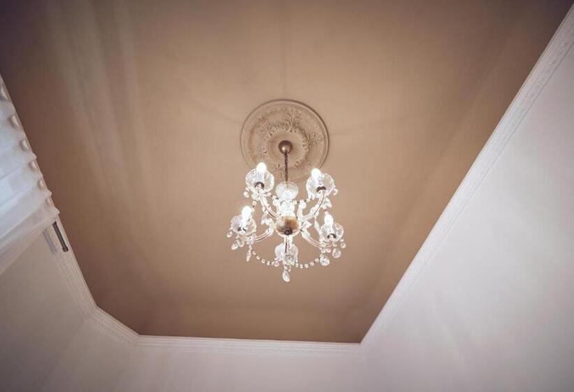 اتاق لوکس با تخت بزرگ, Domus Balthasar Boutique