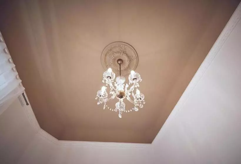 اتاق لوکس با تخت بزرگ, Domus Balthasar Boutique