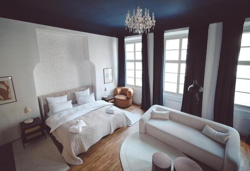 اتاق لوکس با تخت بزرگ, Domus Balthasar Boutique