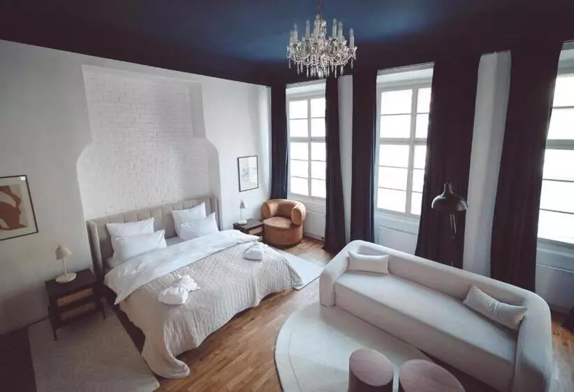 اتاق لوکس با تخت بزرگ, Domus Balthasar Boutique