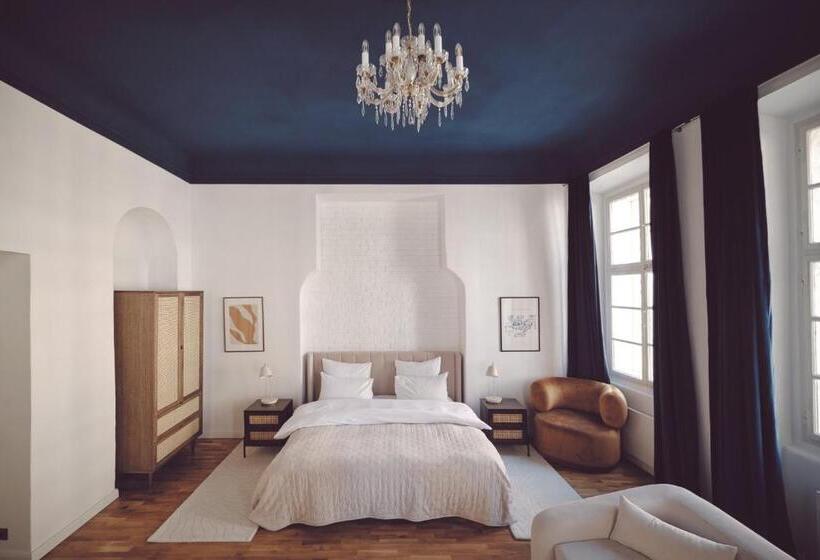 اتاق لوکس با تخت بزرگ, Domus Balthasar Boutique