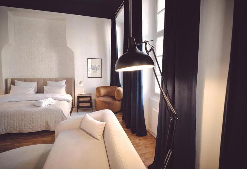 اتاق لوکس با تخت بزرگ, Domus Balthasar Boutique