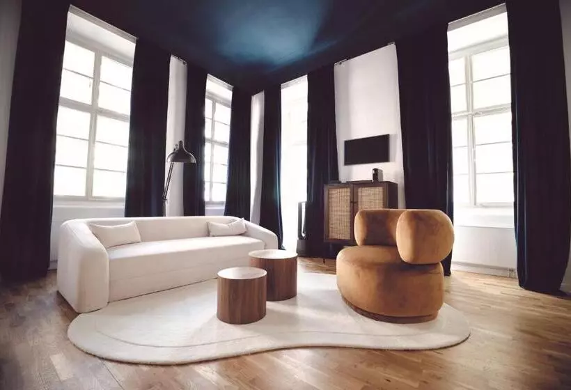 اتاق لوکس با تخت بزرگ, Domus Balthasar Boutique