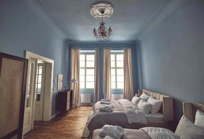 سوییت جونیور لوکس, Domus Balthasar Boutique