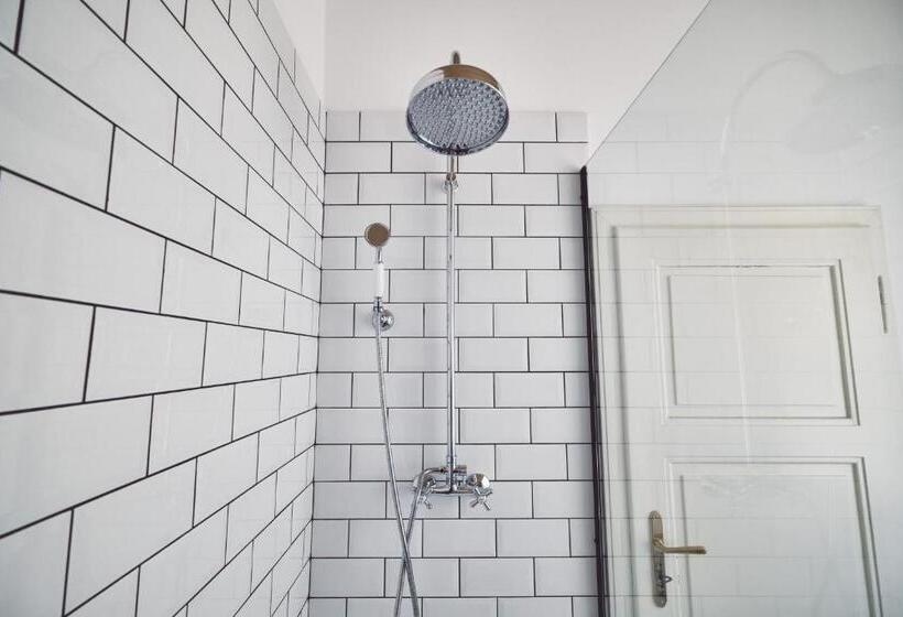 اتاق لوکس با تخت بزرگ, Domus Balthasar Boutique