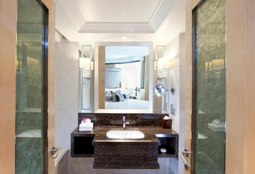 Номер Deluxe, Dorsett Grand Subang