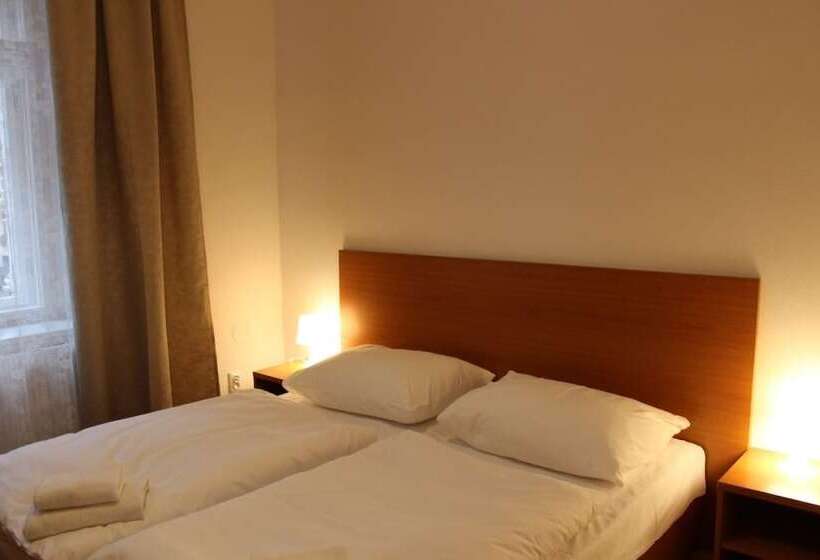اتاق استاندارد چهار تخته, Gallery Hotel Sis