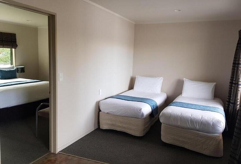 جناح, Portmans Motor Lodge