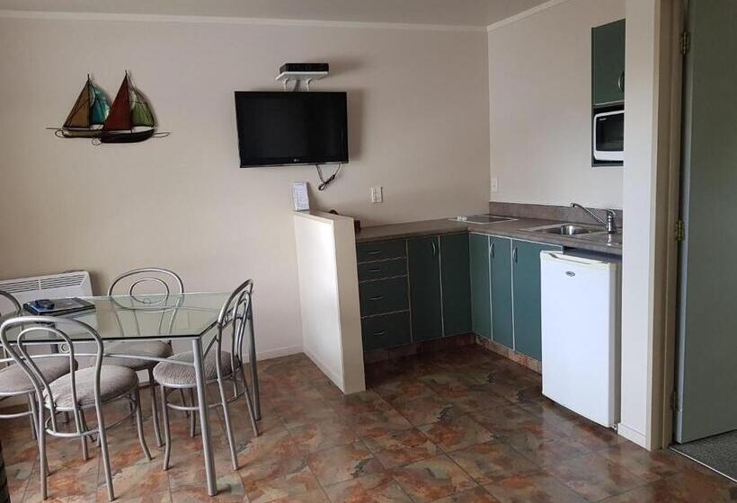 جناح, Portmans Motor Lodge