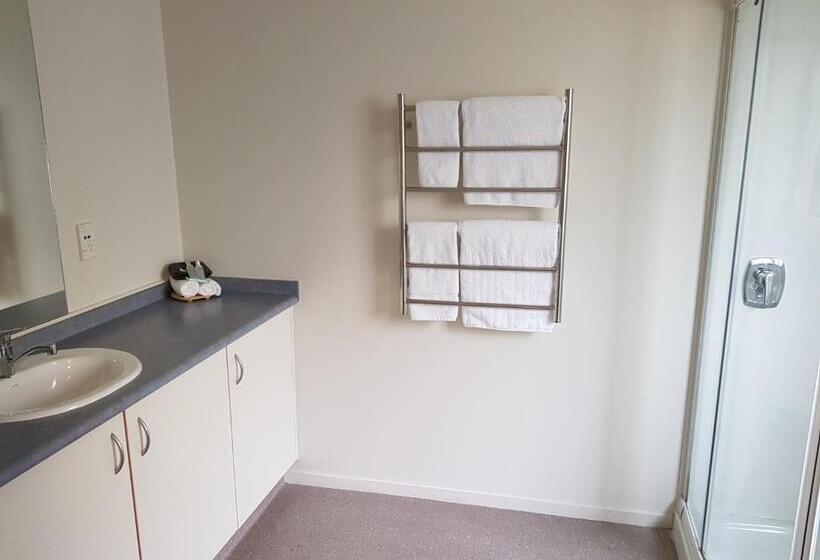 جناح, Portmans Motor Lodge