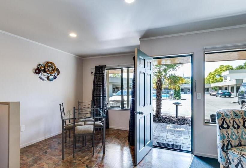 جناح إدارى, Portmans Motor Lodge