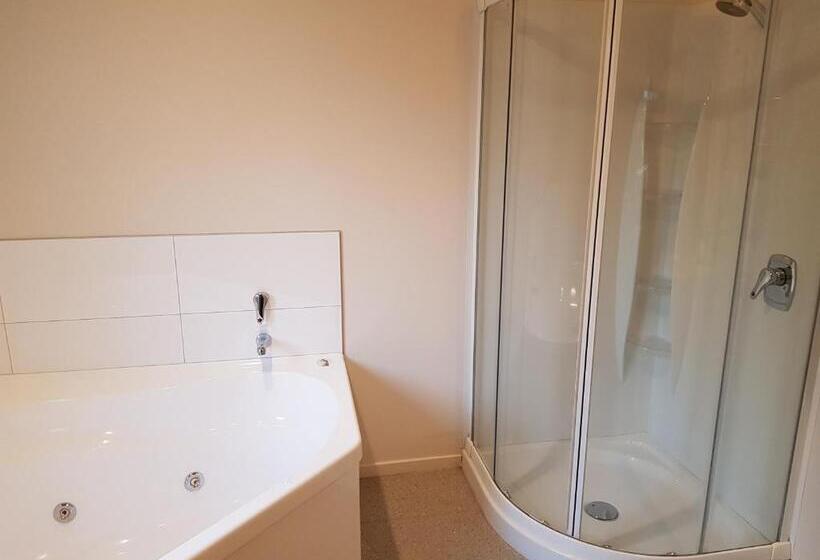 جناح إدارى, Portmans Motor Lodge