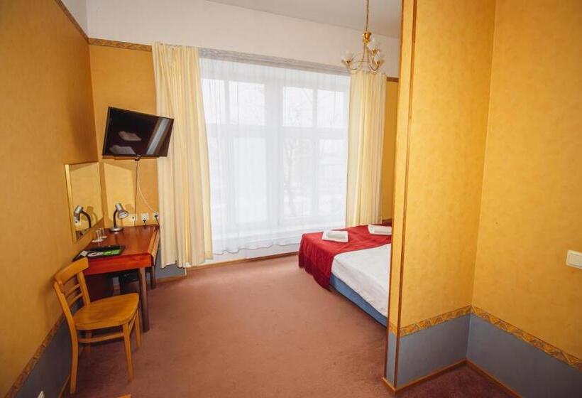 اتاق استاندارد با چشمانداز باغ, Promenaadi