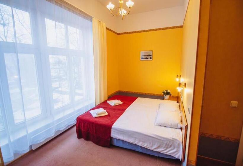 اتاق استاندارد با چشمانداز باغ, Promenaadi