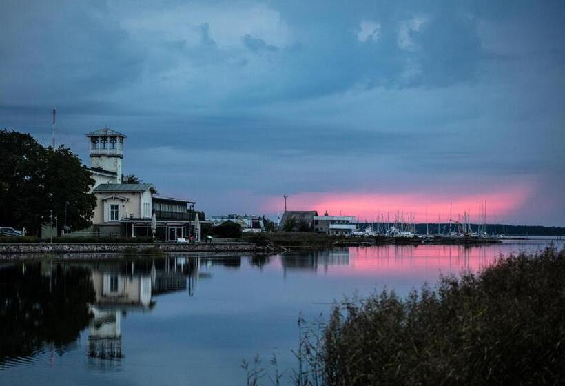 اتاق استاندارد یک نفره, Promenaadi