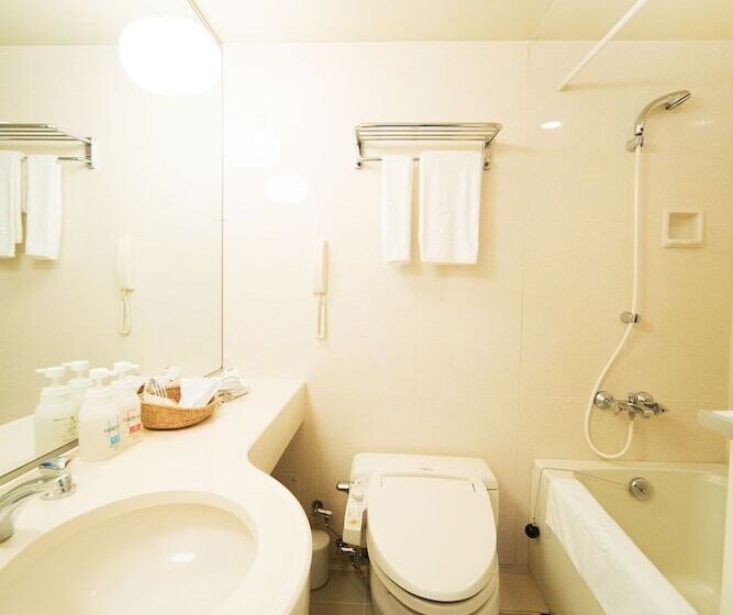 غرفة قياسية ثلاثية, Rembrandt Hotel Ebina