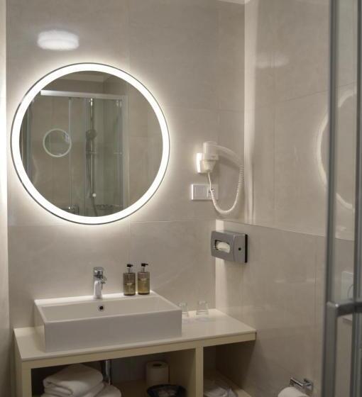 اتاق استاندارد, The Golden Wheel