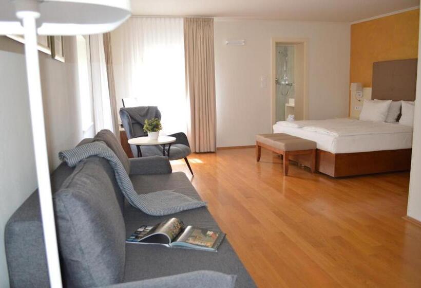 سوییت جونیور, The Golden Wheel