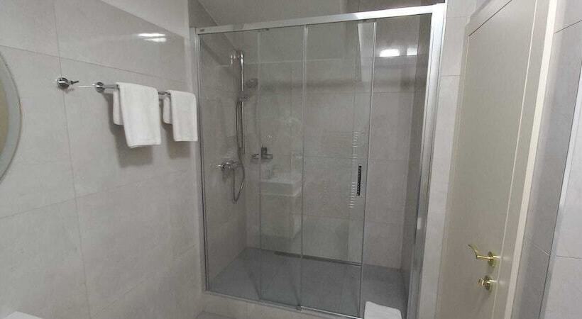 اتاق استاندارد, The Golden Wheel