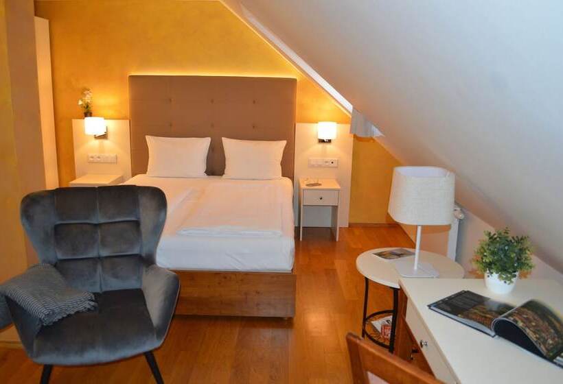 اتاق استاندارد, The Golden Wheel