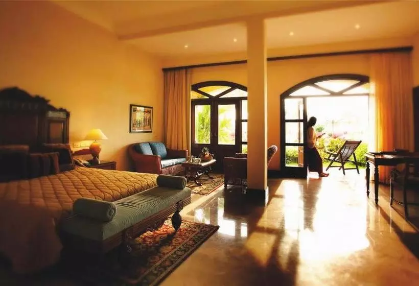 キングサイズベッドのスイートルーム, The Lalit Golf & Spa Resort Goa