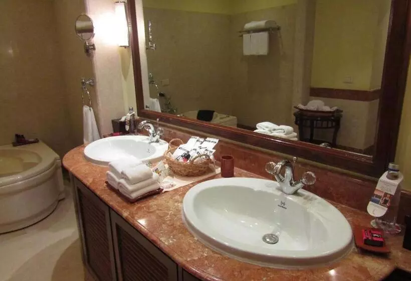 オーシャンビュースタンダードルーム, The Lalit Golf & Spa Resort Goa