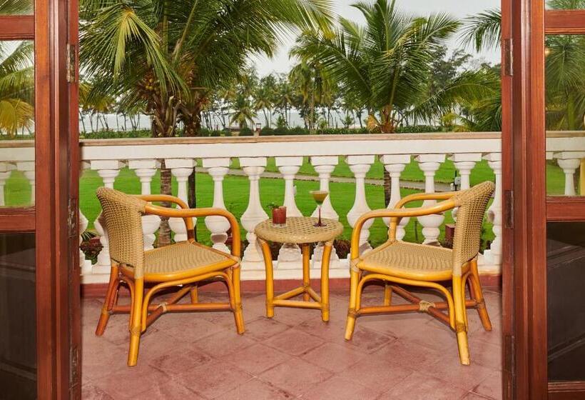 Люкс Вид на Бассейн, The Lalit Golf & Spa Resort Goa
