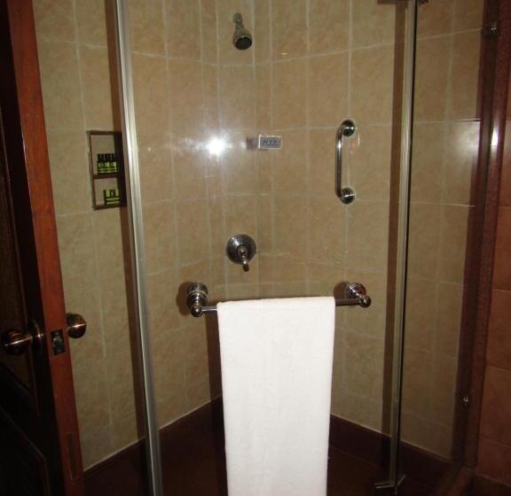 غرفة قياسية مطلّة علي حمام السباحة, The Lalit Golf & Spa Resort Goa